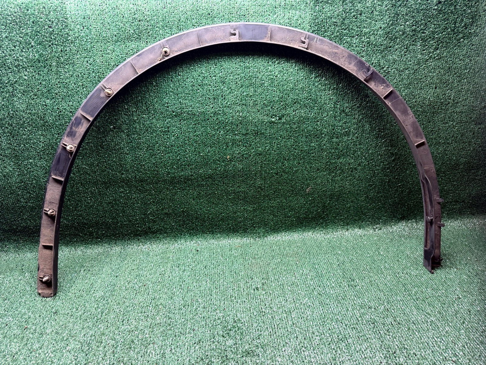 ♦️2020 - 2024 TESLA MODEL Y FRONT LEFT SIDE WHEEL FLARE GARNISH OEM 1494161-00-B