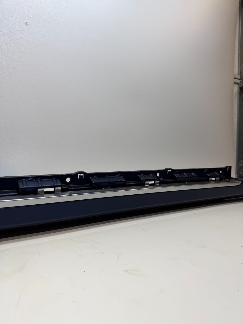 12-20 Tesla Model S Right Passenger Side Skirt Rocker Panel Shell 6005875-00-J