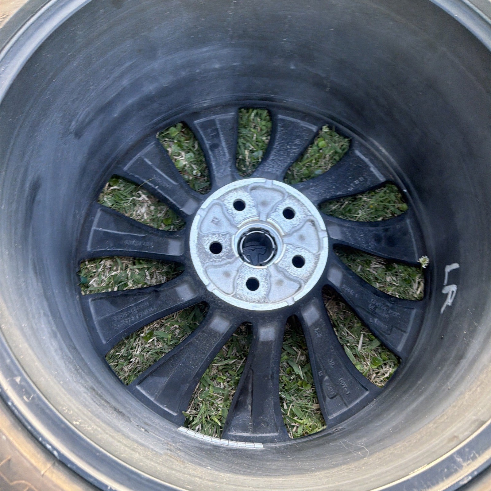 20-25 Tesla Model Y PERFORMANCE OEM 21" FRONT Wheel And Tire