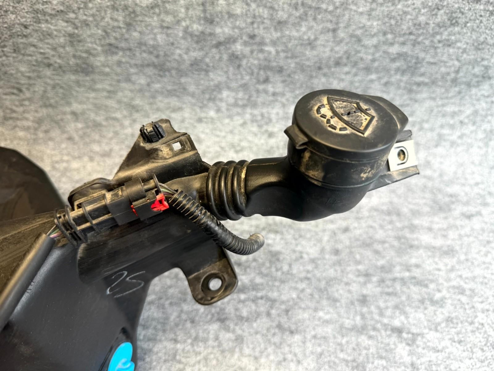 ♦️17-23 TESLA MODEL 3 WINDSHIELD WIPER WASHER RESERVOIR BOTTLE OEM, 1096062-00-F