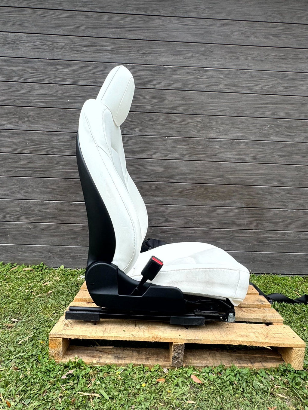 2020 - 2024 TESLA MODEL Y FRONT LEFT SIDE 1ST ROW FULL SEAT OEM, 1456942-00-E