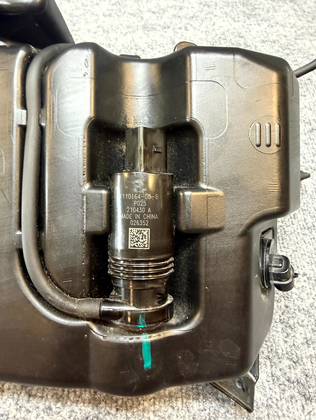 2020-2024 TESLA MODEL Y WINDSHIELD WASHER FLUID RESERVOIR TANK OEM, 1490400-00-C