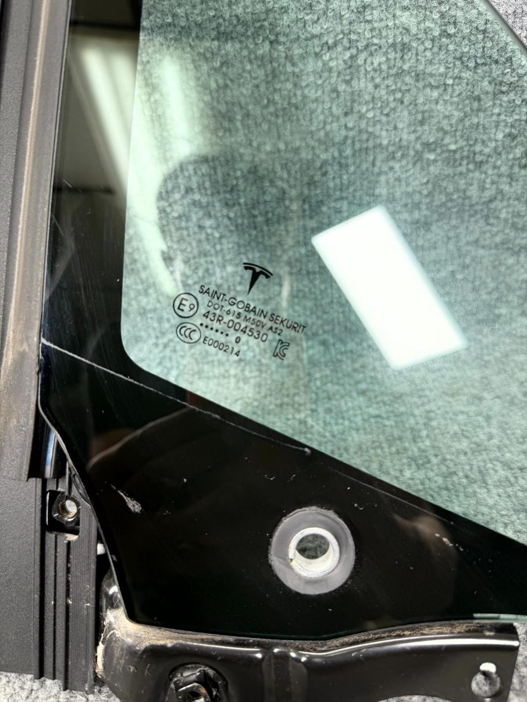 16-20 Tesla Model X Right Side Quarter Corner Glass Vent Window OEM, 43R-004530