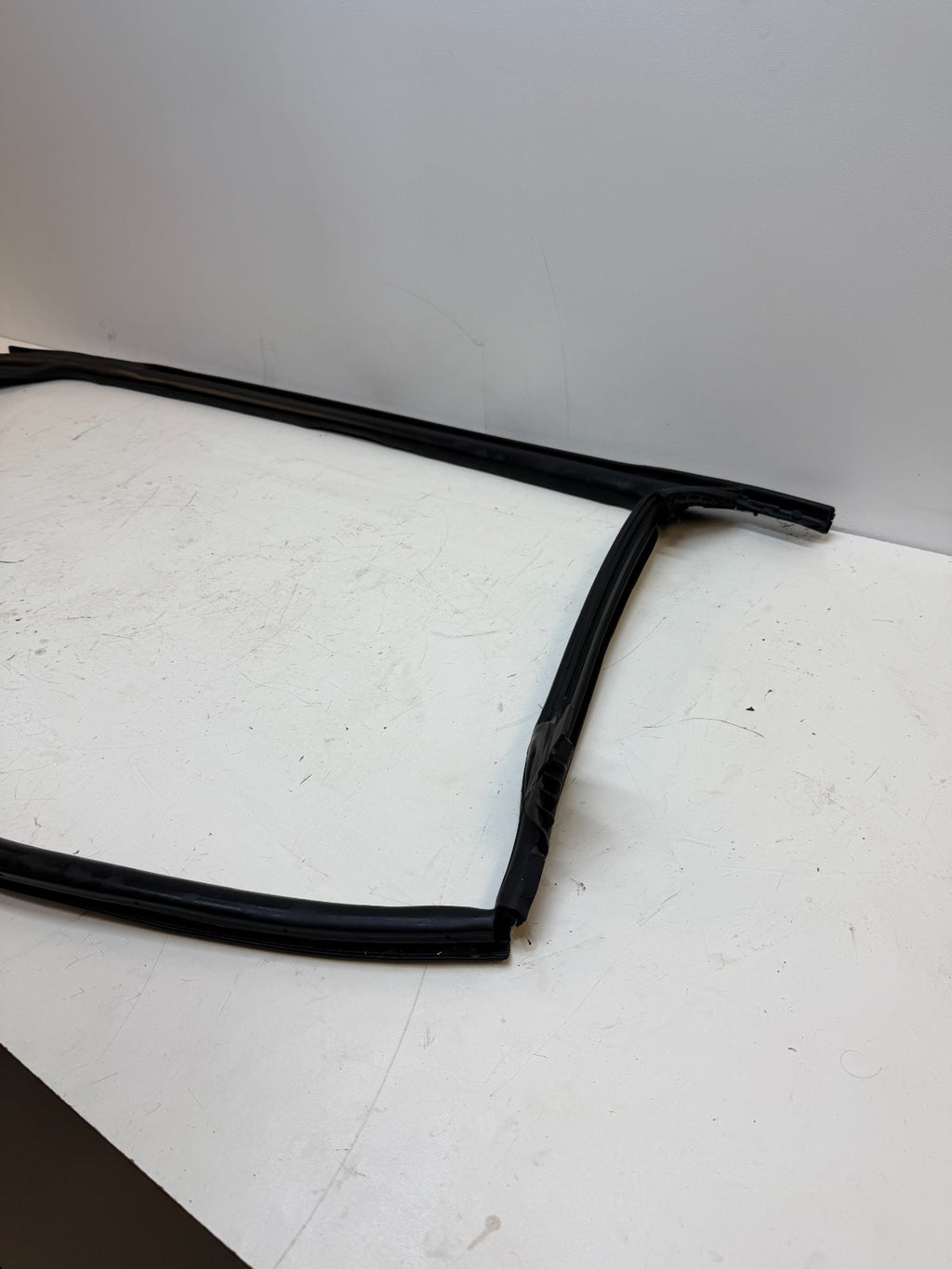 2012-2020 TESLA MODEL S FRONT LEFT DRIVER SIDE DOOR WEATHERSTRIP SEAL