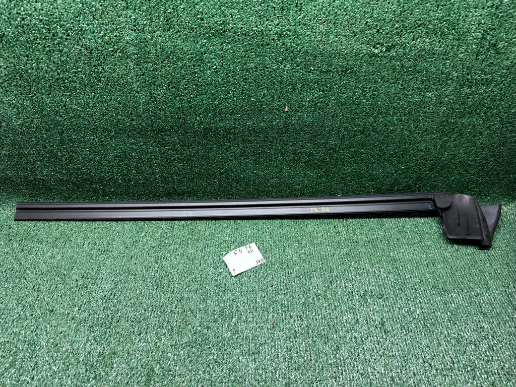 ♦️2020-2023 TESLA MODEL Y FRONT RIGHT DOOR WINDOW BELT MOLDING OEM, 1516943-00-A
