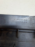 20-24 TESLA MODEL Y LEFT SIDE SKIRT ROCKER PANEL MOLDING CARRIER BRACKET