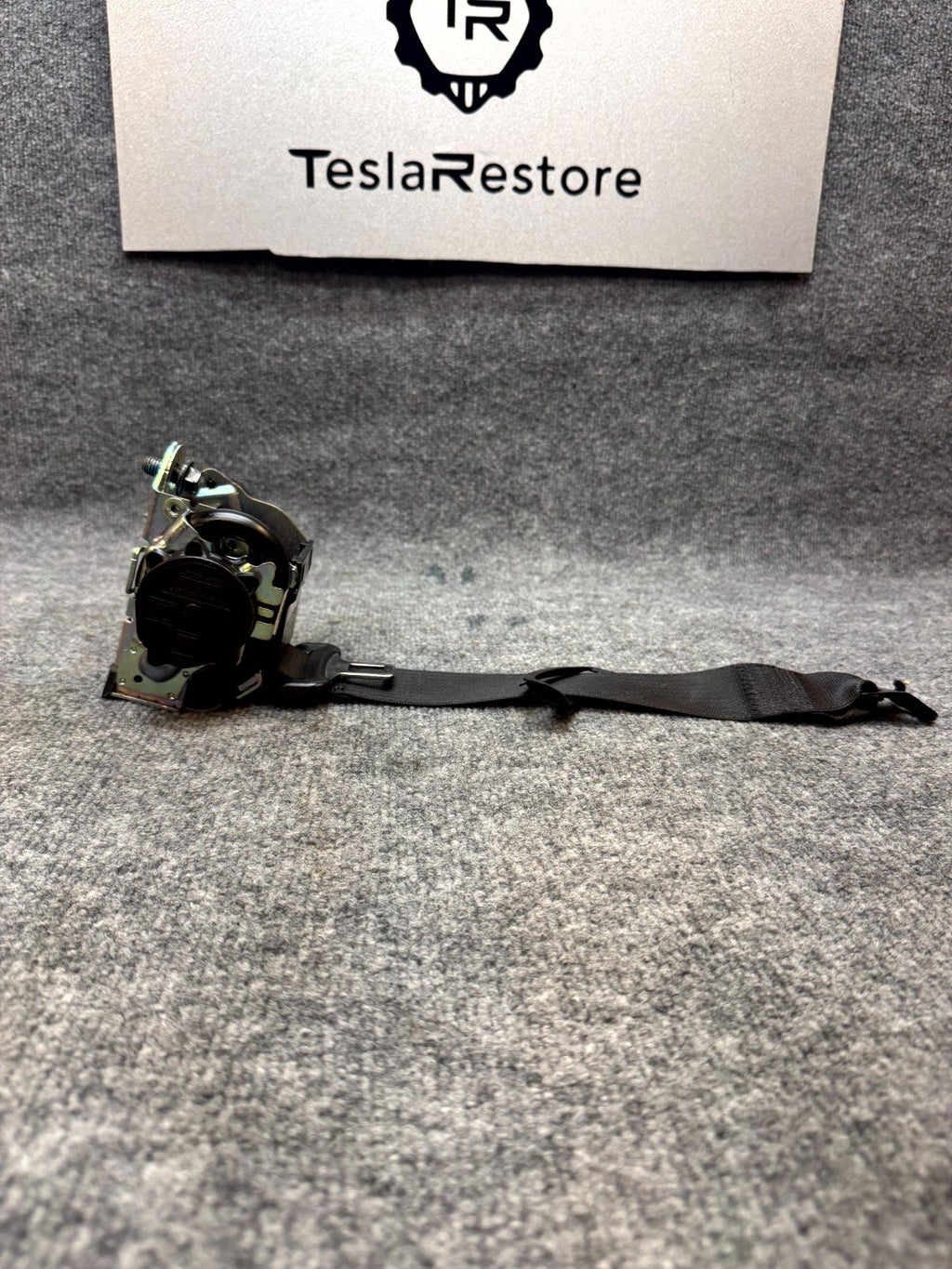 2017 - 2023 TESLA MODEL 3 REAR RIGHT / LEFT SEAT BELT RETRACTOR OEM 1081281-01-G