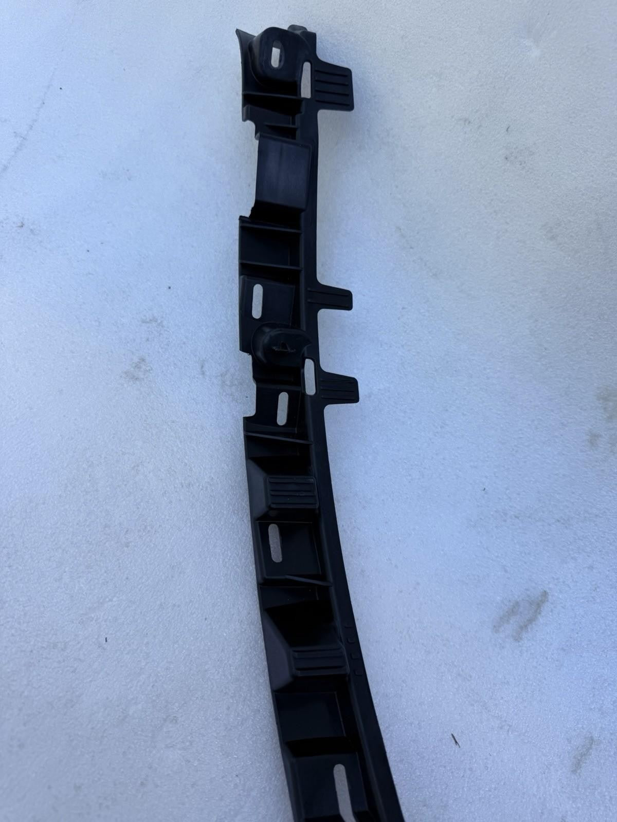 ♦️2016-24 TESLA MODEL X REAR RIGHT SIDE LOWER C PILLAR BRACKET OEM, 1079765-00-C