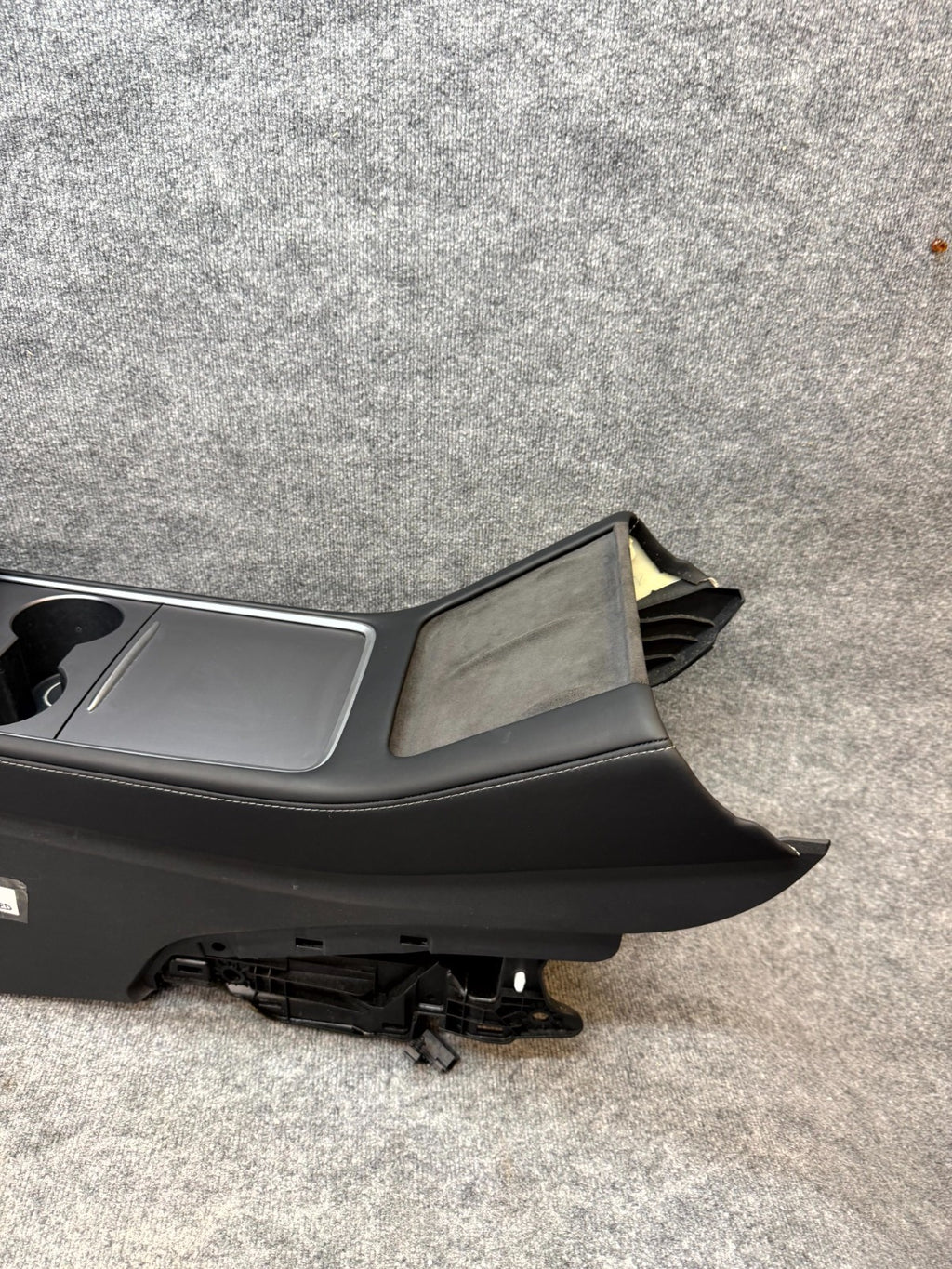 2020 - 2024 TESLA MODEL Y FRONT CENTER CONSOLE BASE FRAME PANEL OEM, 161752670C