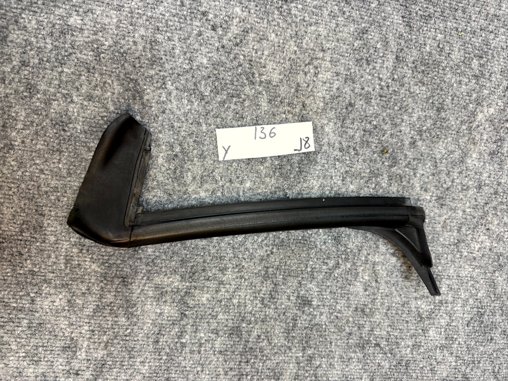 2020-2024 TESLA MODEL Y REAR RIGHT SIDE DOOR SEAL WEATHERSTRIP OEM, 1497714-00-D