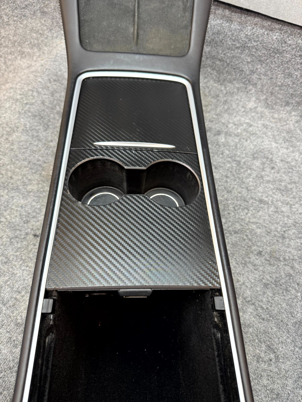 2020 - 2024 TESLA MODEL Y CENTER CONSOLE ARMREST CUPHOLDERS OEM, 1755501-70-C