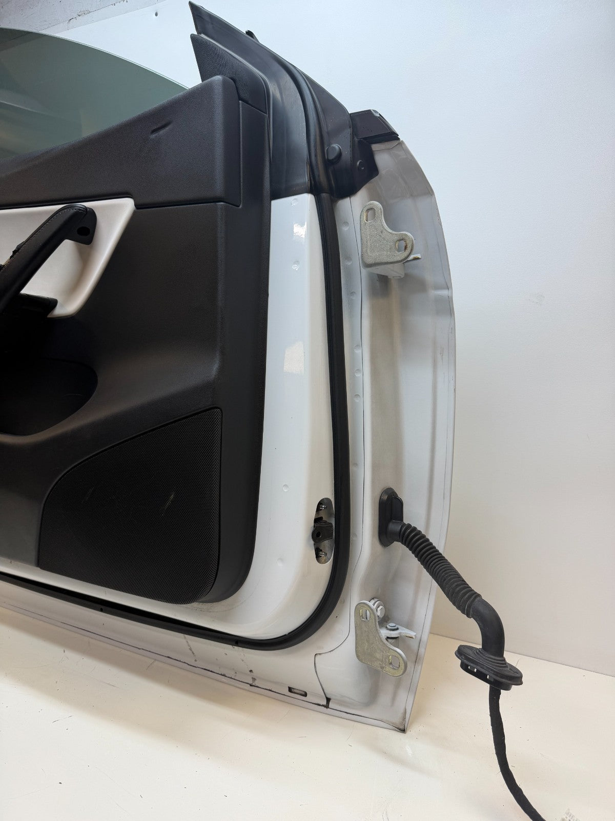 2012-2020 Tesla Model Y Fornt Left Driver Side Complete Door Assembly