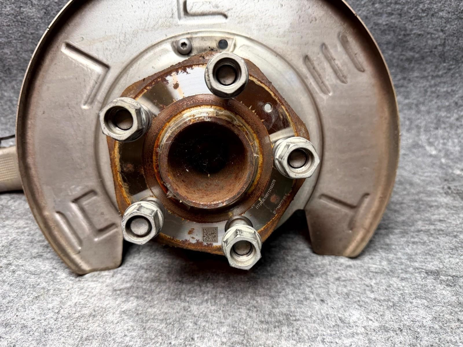 ♦️2017 - 2023 TESLA MODEL 3 FRONT RIGHT SPINDLE KNUCKLE W/ HUB OEM, 1044316-00-E