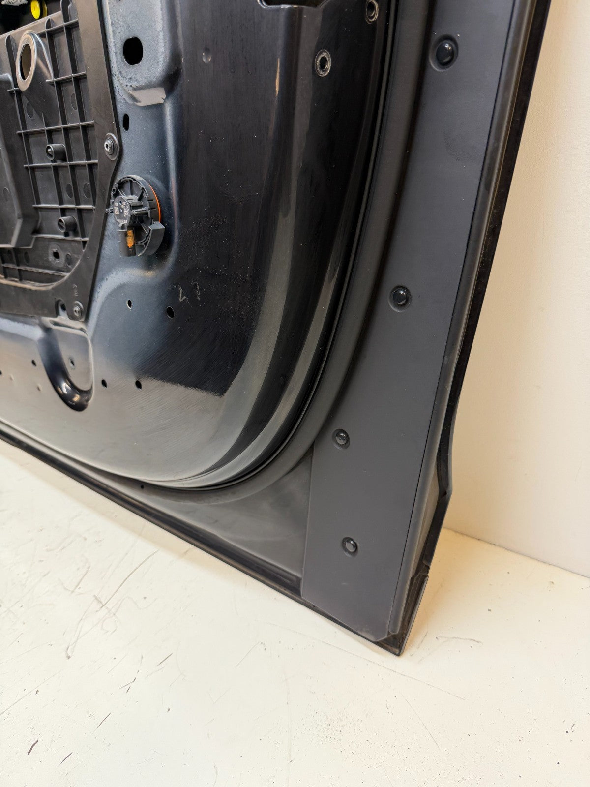2016-2020 Tesla Model X Front Passenger Right Door Shell Panel OEM 1009907-00-G
