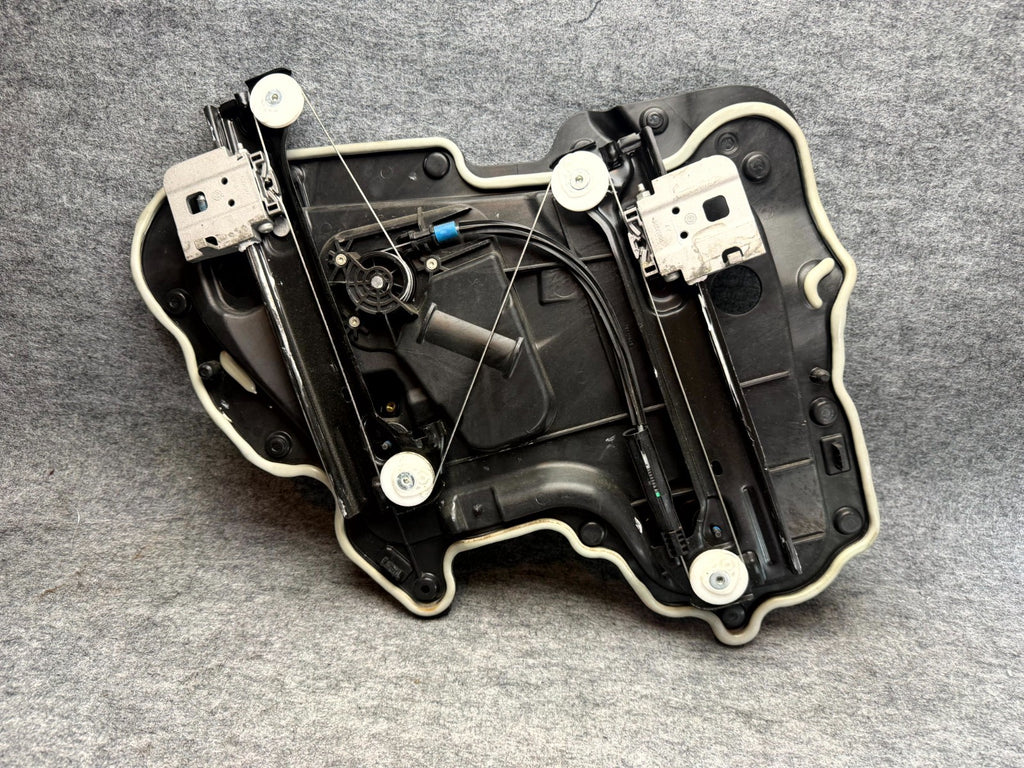 ♦️17–23 TESLA MODEL 3 REAR RIGHT DOOR WINDOW REGULATOR W/ MOTOR OEM, 109662300K