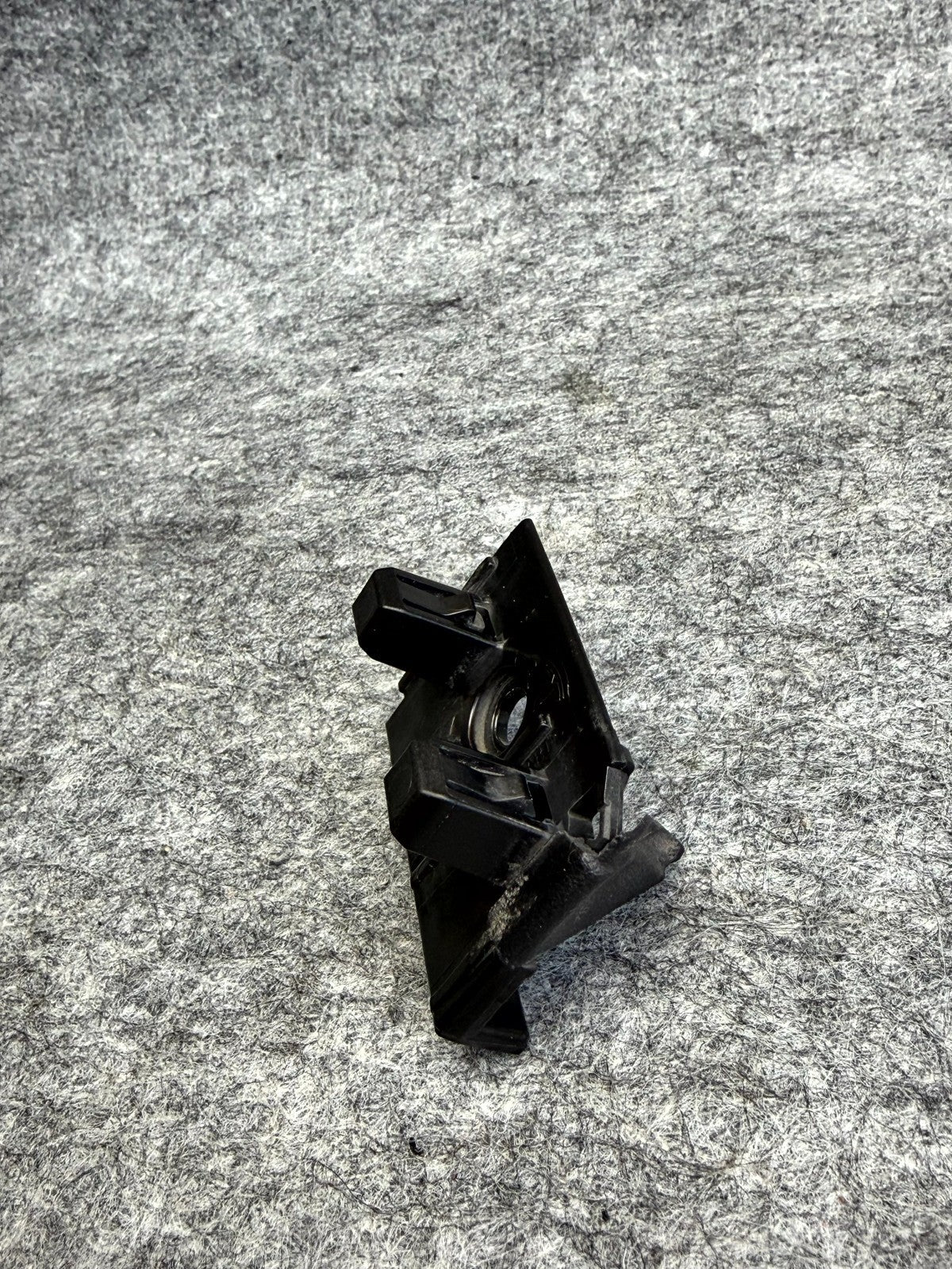 ♦️17 – 23 TESLA MODEL 3 FRONT RIGHT SIDE BUMPER FENDER BRACKET OEM, 1084172-00-F