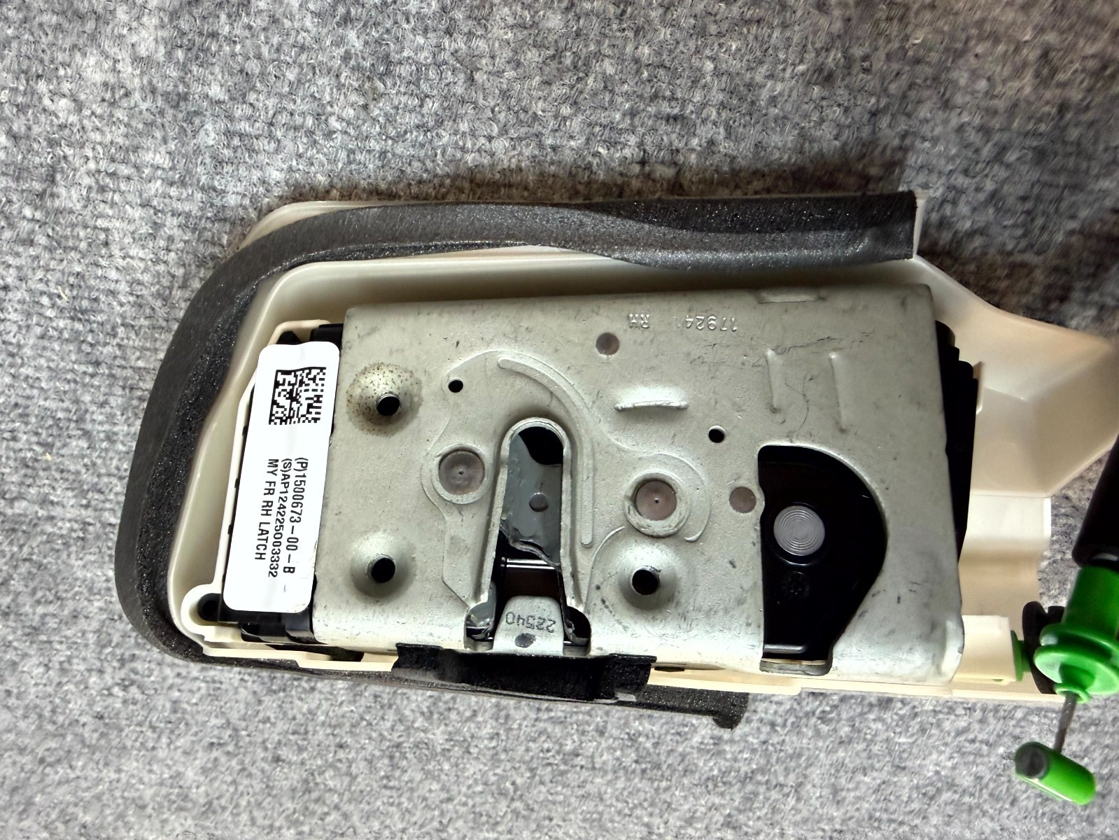 2020 - 2024 TESLA MODEL Y FRONT RIGHT DOOR LATCH LOCK ACTUATOR OEM, 1500673-00-B
