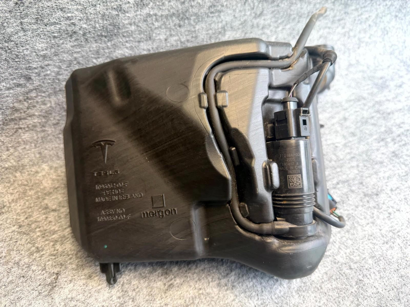 ♦️17-23 TESLA MODEL 3 WINDSHIELD WIPER WASHER RESERVOIR BOTTLE OEM, 1096062-00-F