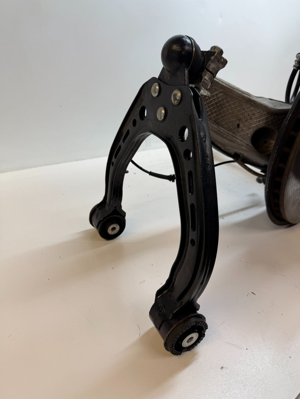 2016-2020 Tesla Model S Front Left Knee Suspension Assembly OEM 1030605-00-D