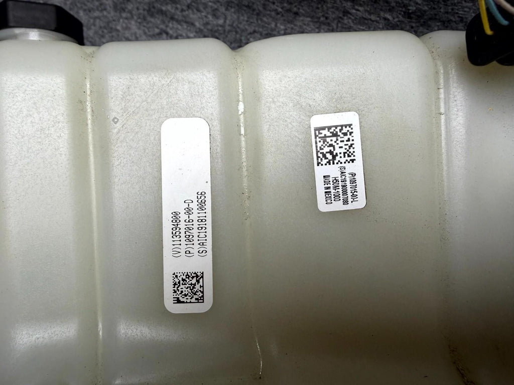 ♦️2017-2023 TESLA MODEL 3 COOLANT EXPANSION TANK WITH PUMP OEM 1097016-00-D