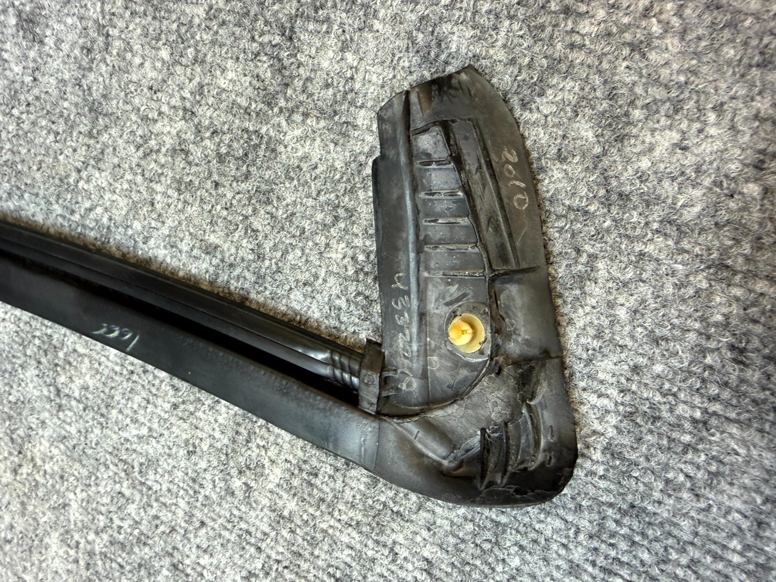 2020-2024 TESLA MODEL Y REAR RIGHT SIDE DOOR SEAL WEATHERSTRIP OEM, 1497714-00-D