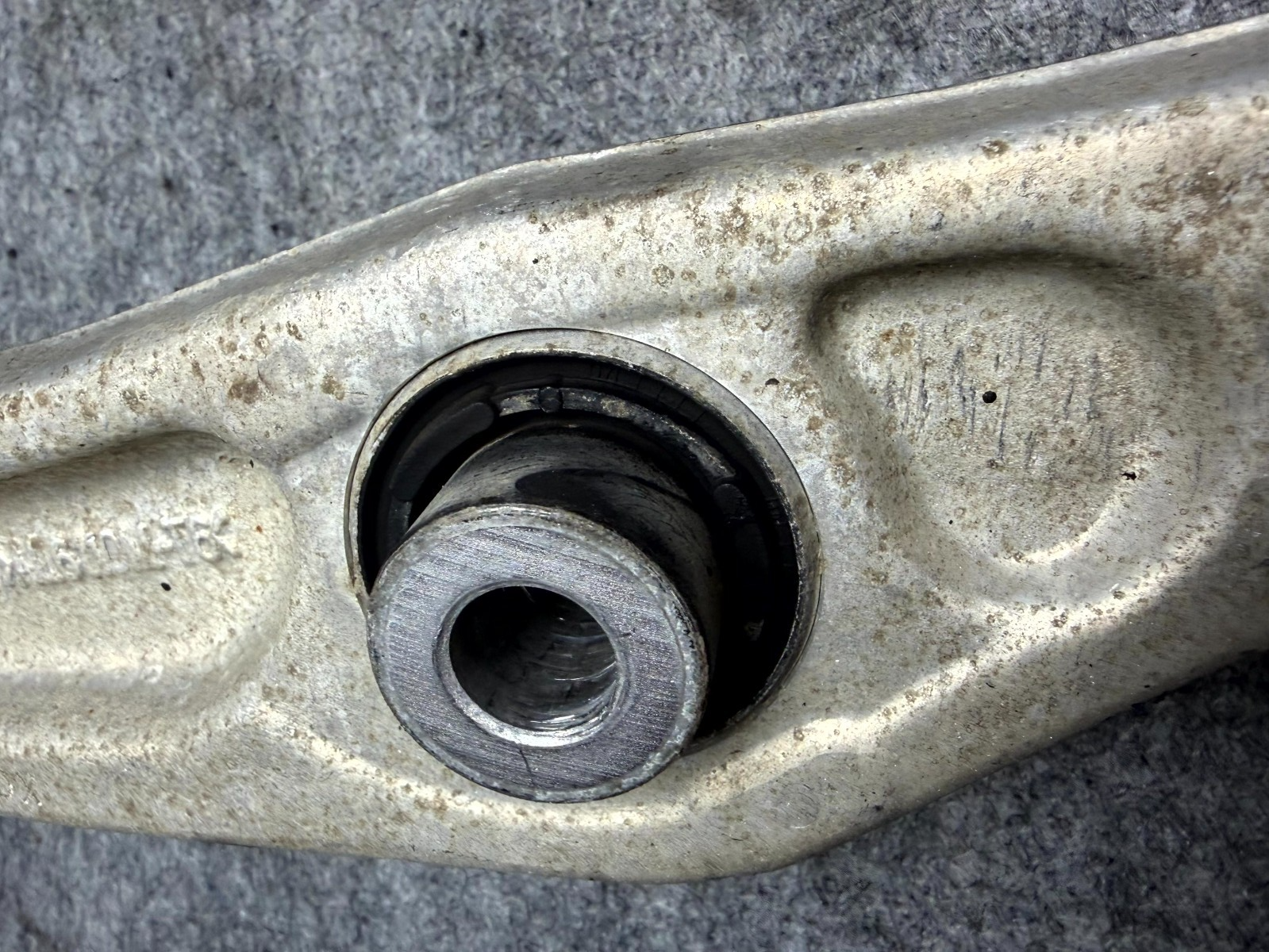 ♦️17-23 TESLA MODEL 3 FRONT LEFT DRIVER SIDE LOWER CONTROL ARM OEM, 1044354-00-A