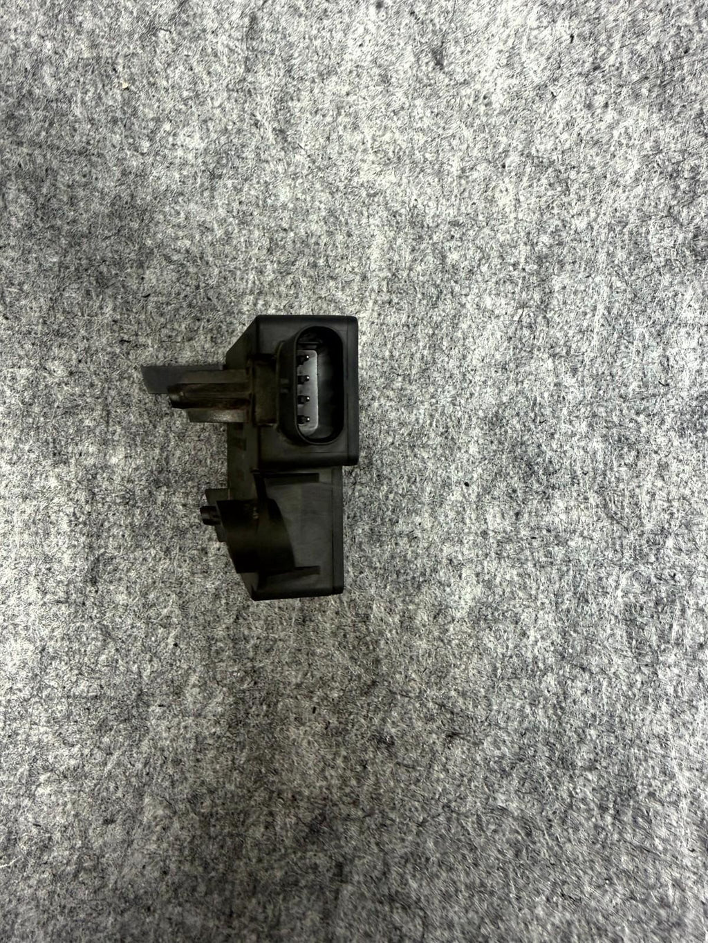 ♦️17-23 TESLA MODEL 3 M3 REAR LEFT BUMPER BODY CONTROL MODULE OEM, 1097855-00-F