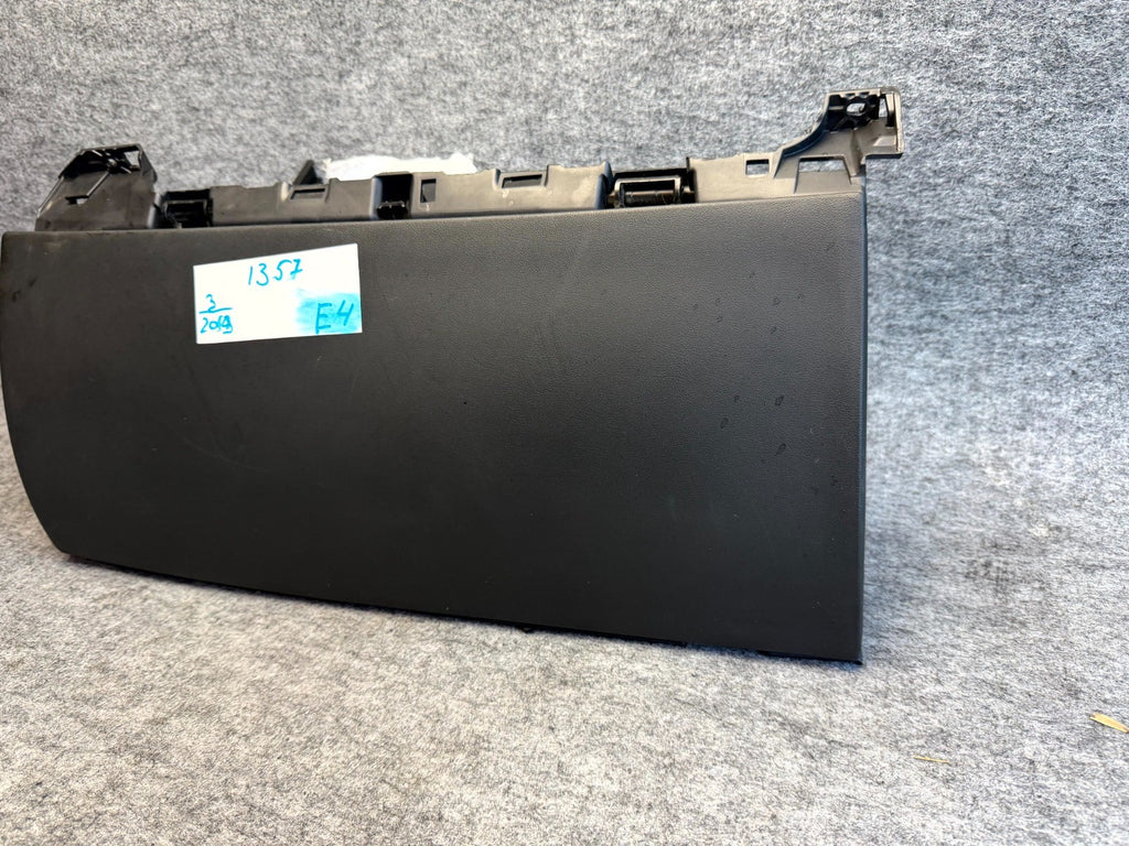 ♦️2017 – 2023 TESLA MODEL 3 FRONT GLOVE BOX STORAGE ASSEMBLY OEM, 1083340-00-F