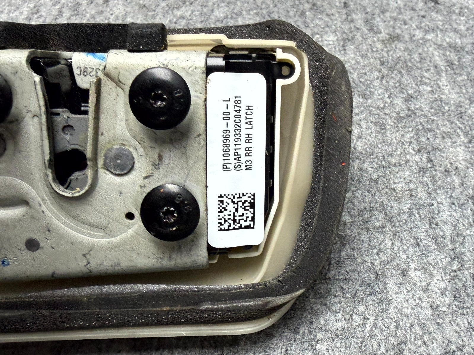 ♦️17-23 TESLA MODEL 3 REAR RIGHT PASS SIDE DOOR LOCK ACTUATOR OEM, 1068969-00-L
