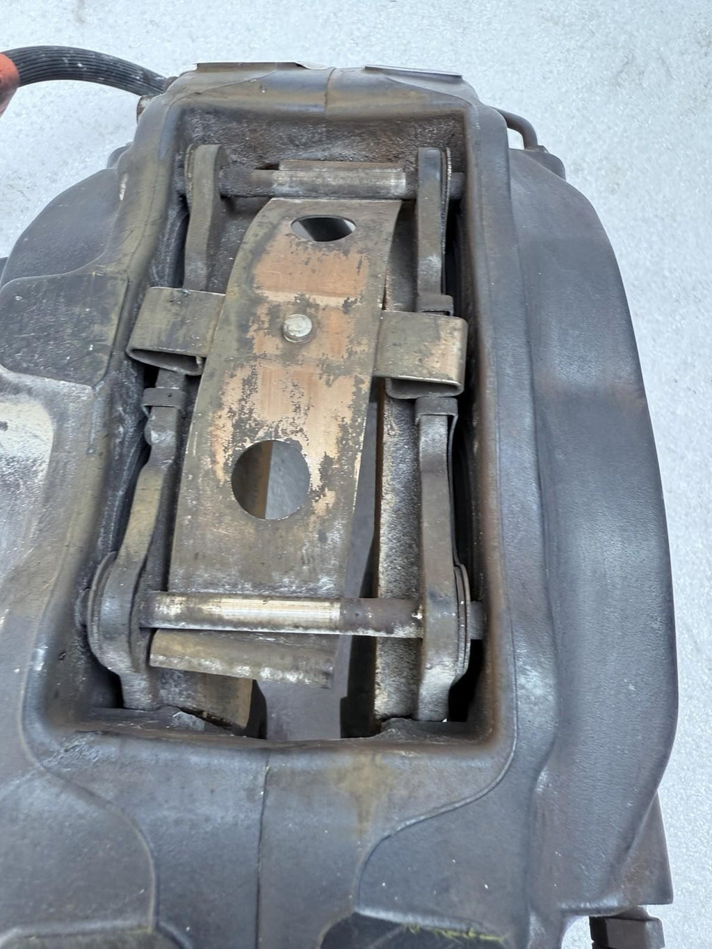 ♦️2016-2020 TESLA MODEL X FRONT LEFT CALIPER W/ BRAKE HOSE LINE OEM,1027621-00-C