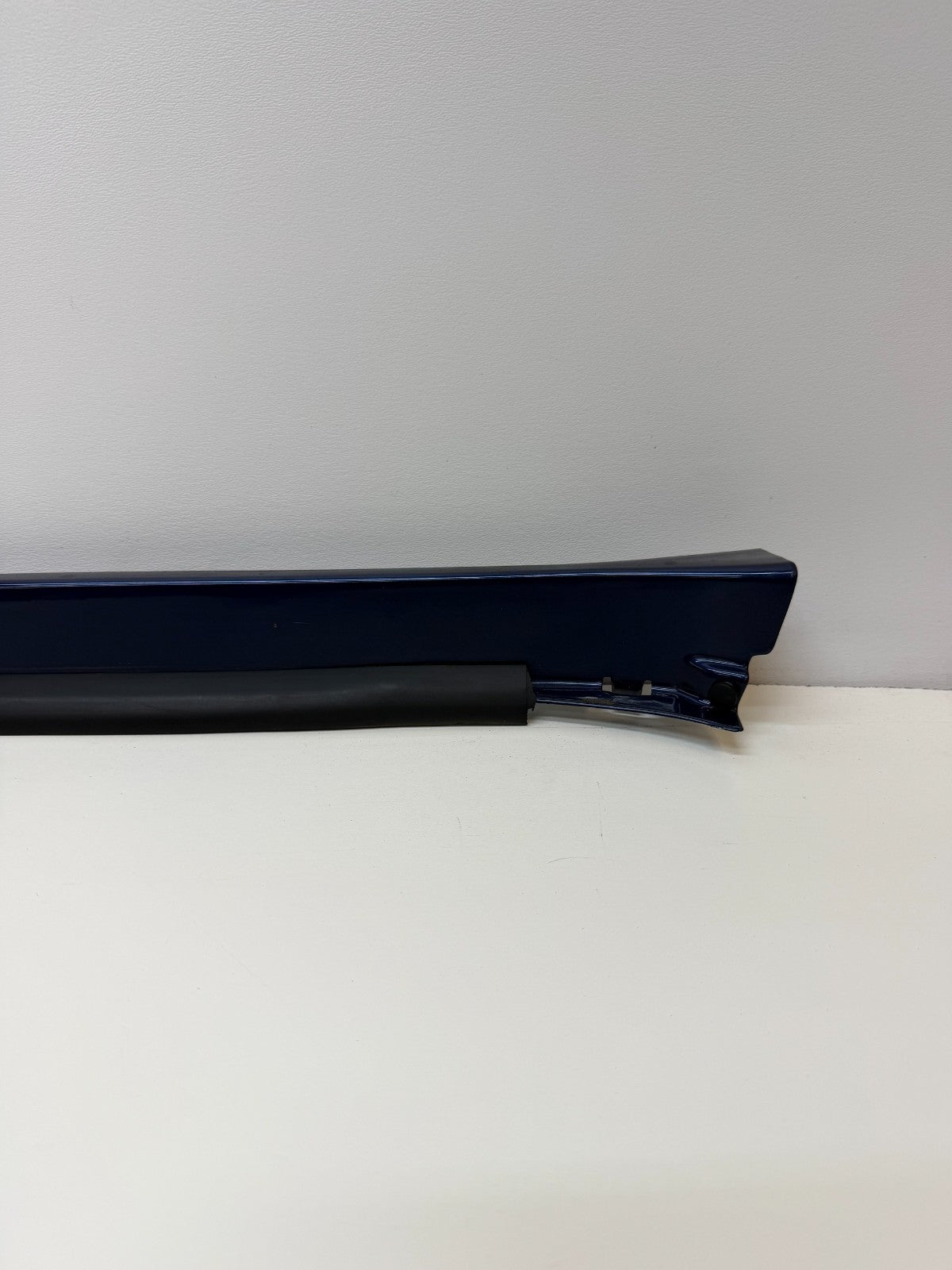 12-20 Tesla Model S Right Pasenger Rocker Panel Scuff Plate Molding 1012217-00-G
