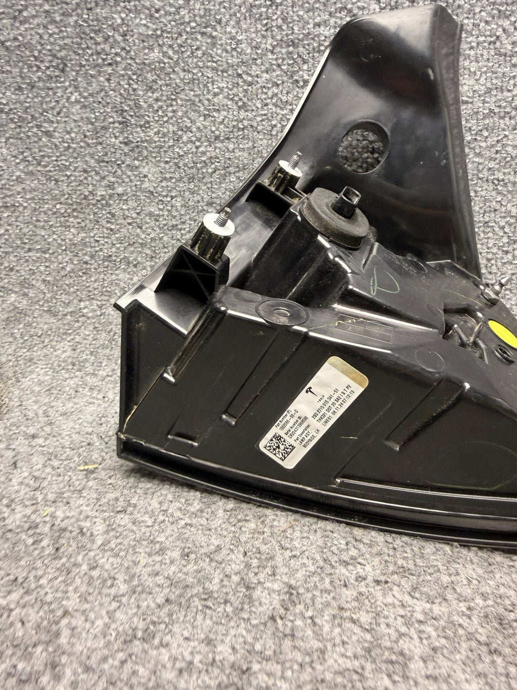 2020 - 2024 TESLA MODEL Y REAR LEFT DRIVER OUTER TAIL LIGHT OEM 1502086-00-D