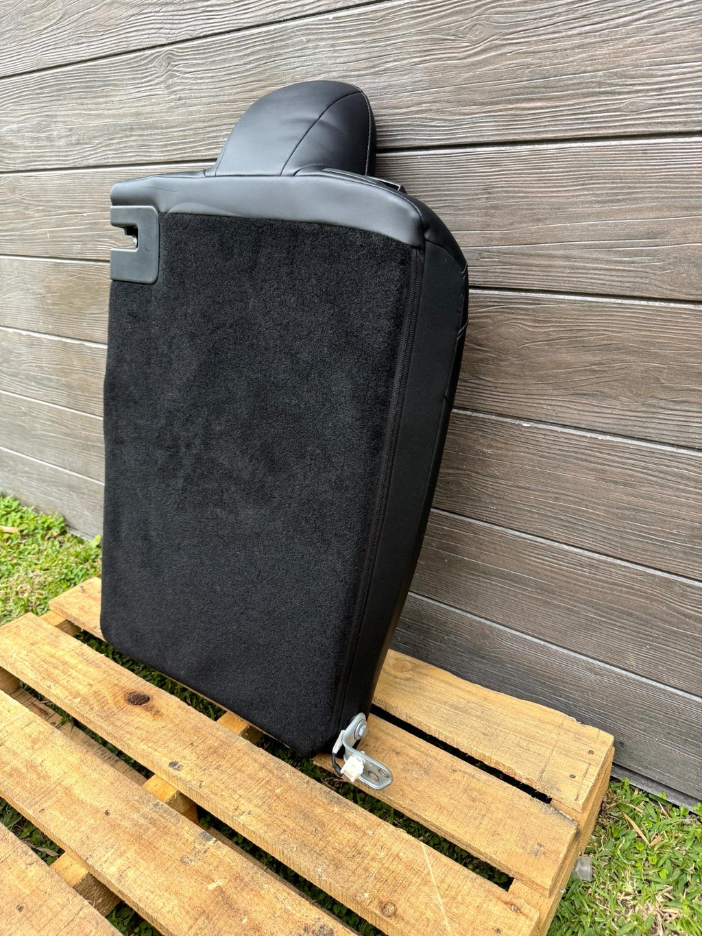 2020-2024 TESLA MODEL Y REAR RIGHT UPPER 2ND ROW SEAT CUSHION OEM, 1452806-00-C