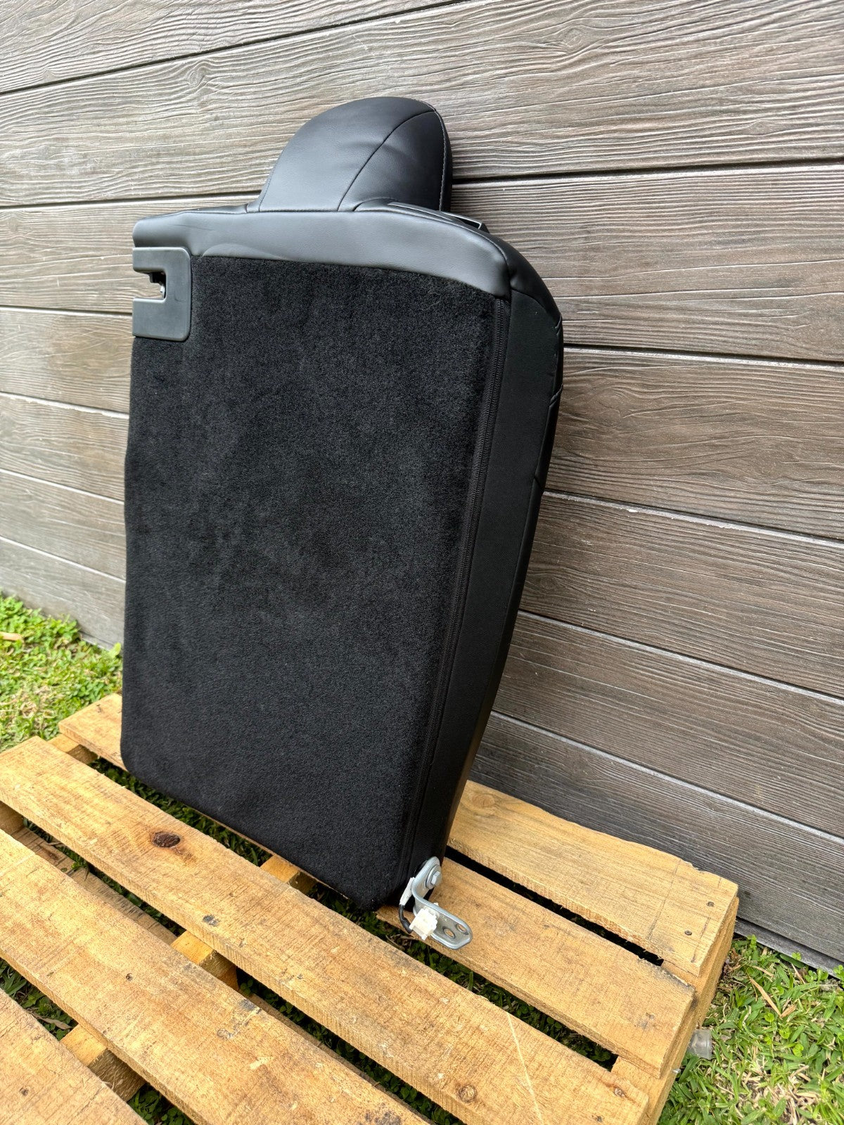 2020-2024 TESLA MODEL Y REAR RIGHT UPPER 2ND ROW SEAT CUSHION OEM, 1452806-00-C