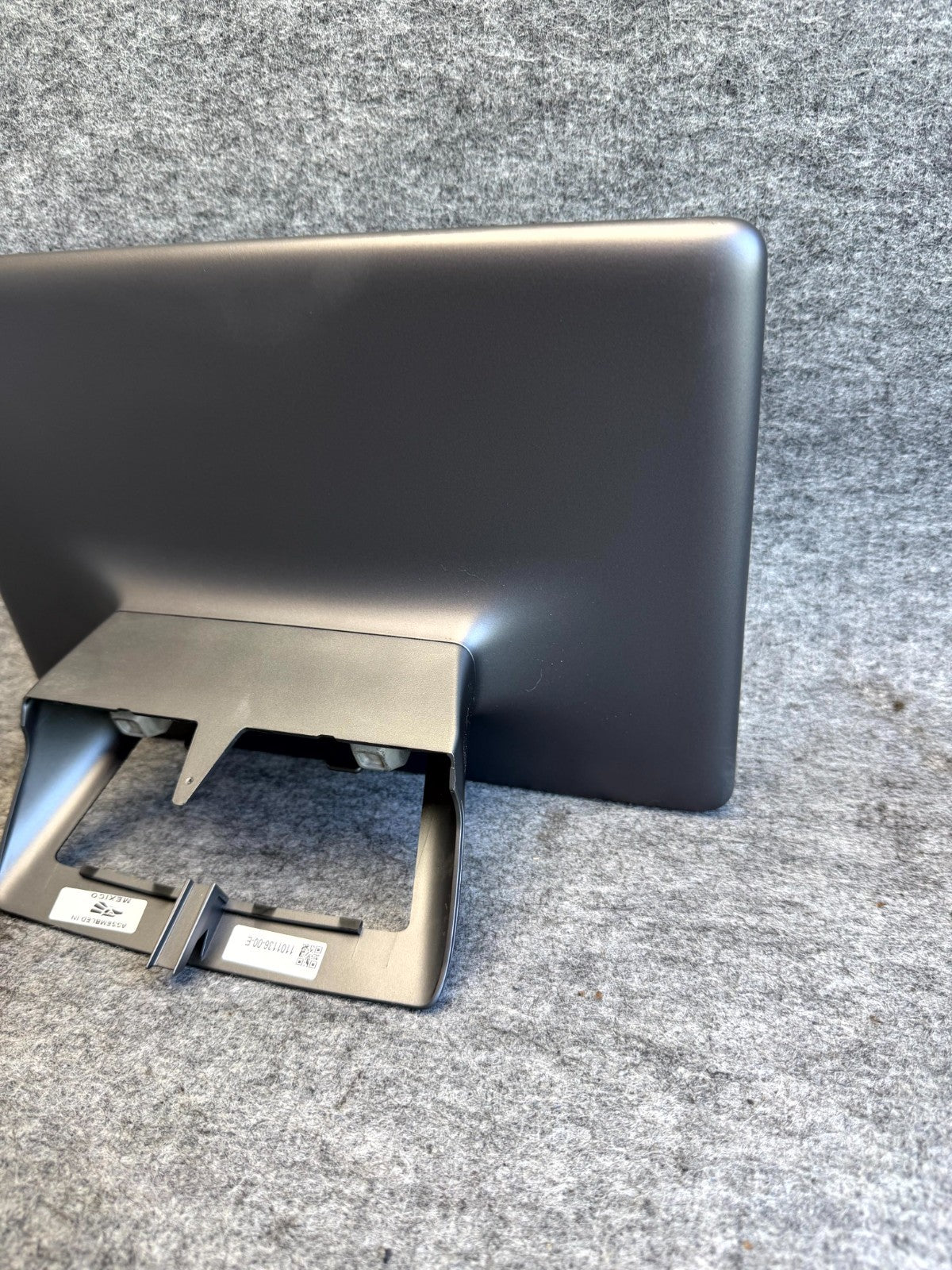♦️17–23 TESLA MODEL 3 DASH DISPLAY TOUCH SCREEN HOLDER BRACKET OEM, 1101136-00-E