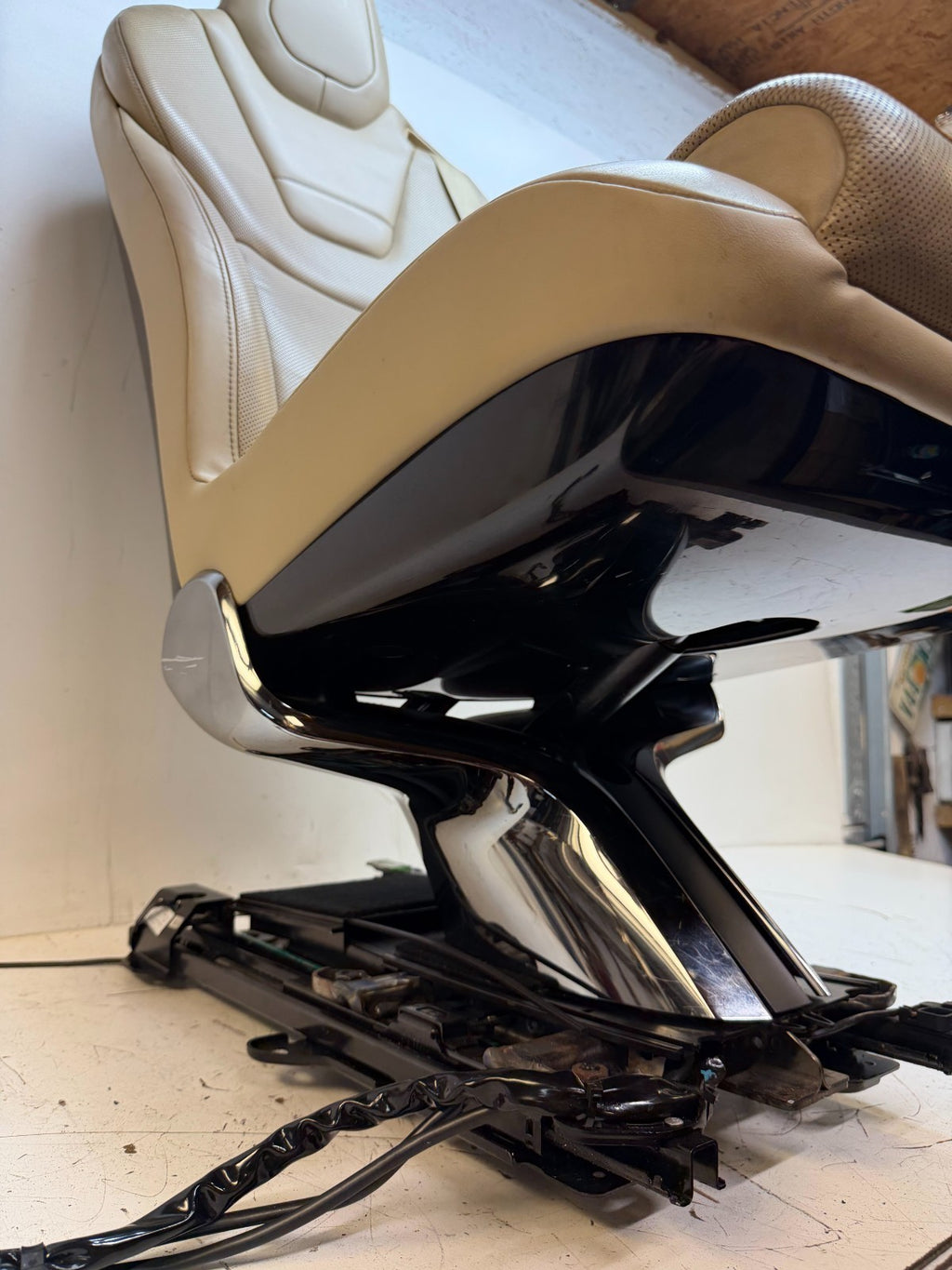 2016-20 Tesla Model X Rear Left 2nd Row Leather Complete Seat OEM 1059717-00-B