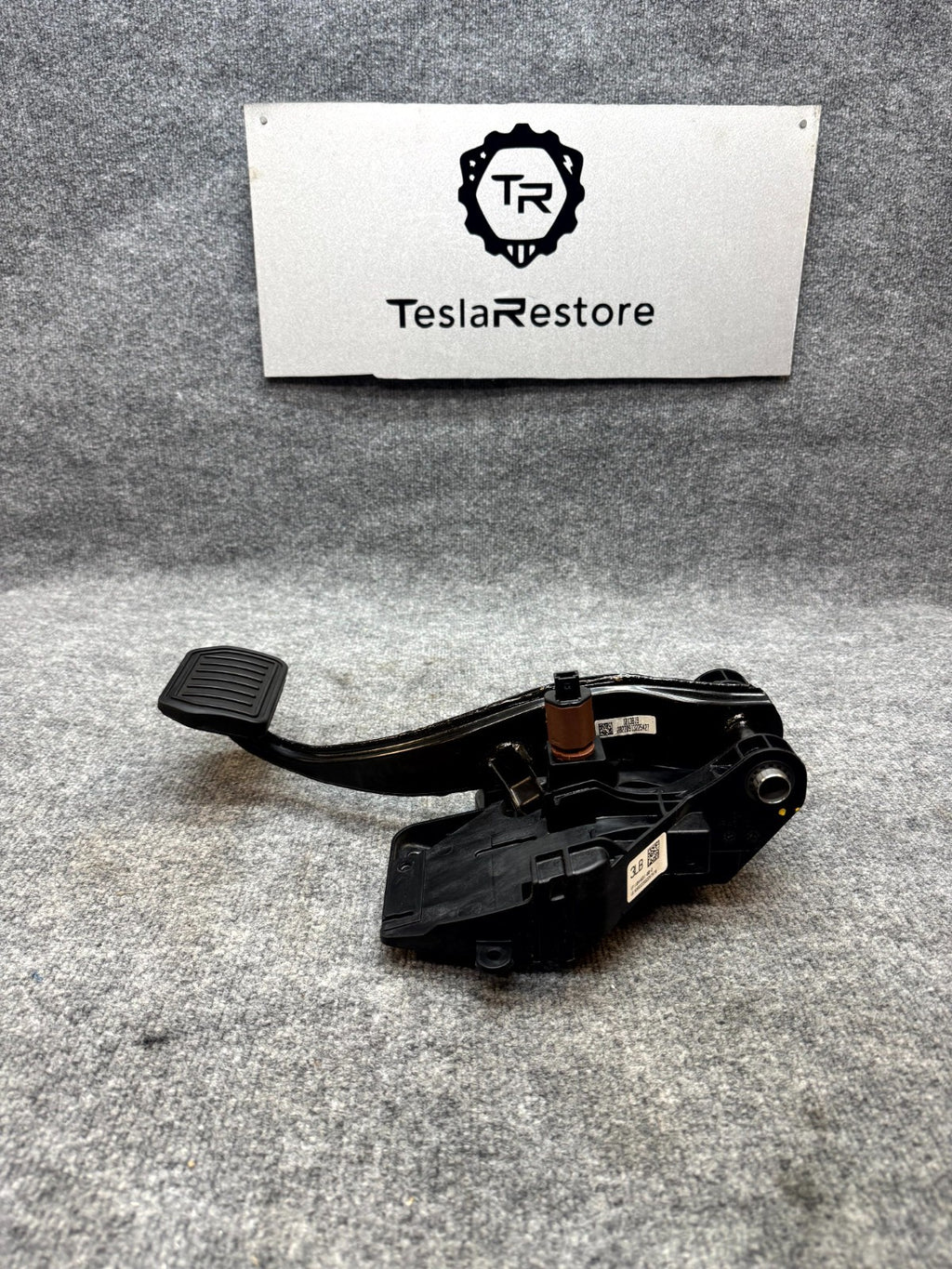 2017 - 2023 TESLA MODEL 3 ACCELERATOR & BRAKE PEDAL ASSEMBLY OEM, 1044691-00-D