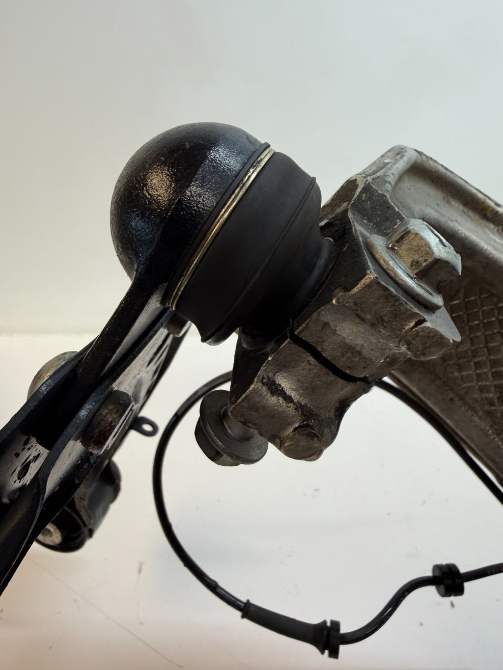 2016-2020 Tesla Model S Front Left Knee Suspension Assembly OEM 1030605-00-D