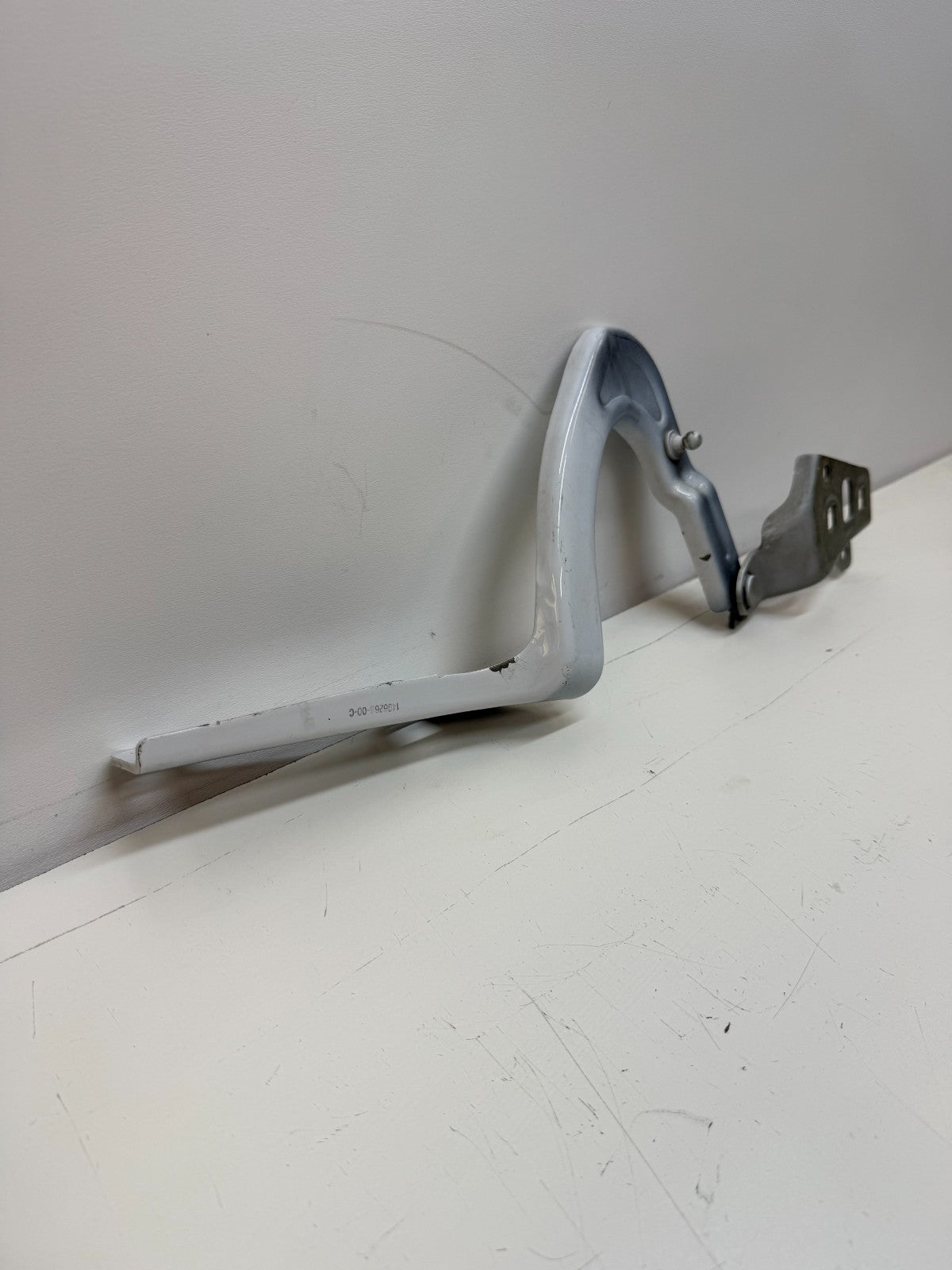 2020-2024 Tesla Model Y Front Right Passenger Side Hood Hinge 1496268-00-C