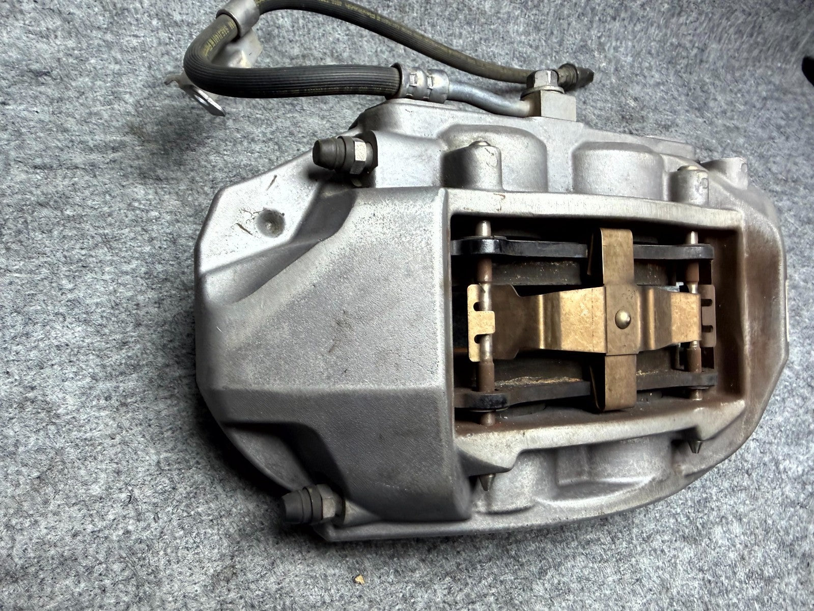 ♦️17–23 TESLA MODEL 3 FRONT LEFT BRAKE CALIPER WITH BRAKE HOSE OEM, 1044621-00-D