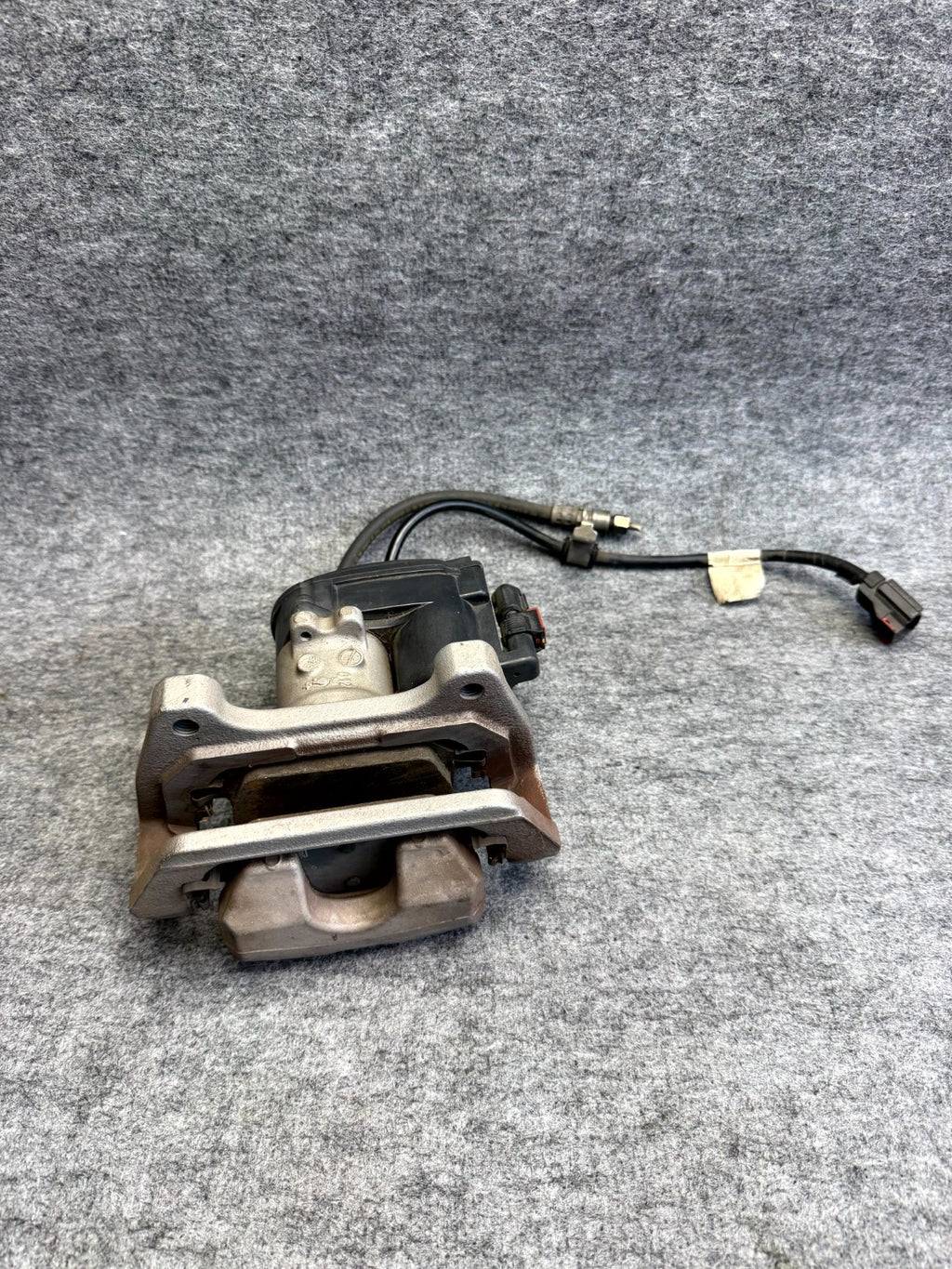 ♦️2017 - 2023 TESLA MODEL 3 REAR LEFT SIDE BRAKE CALLIPER OEM, 1044623-00-H