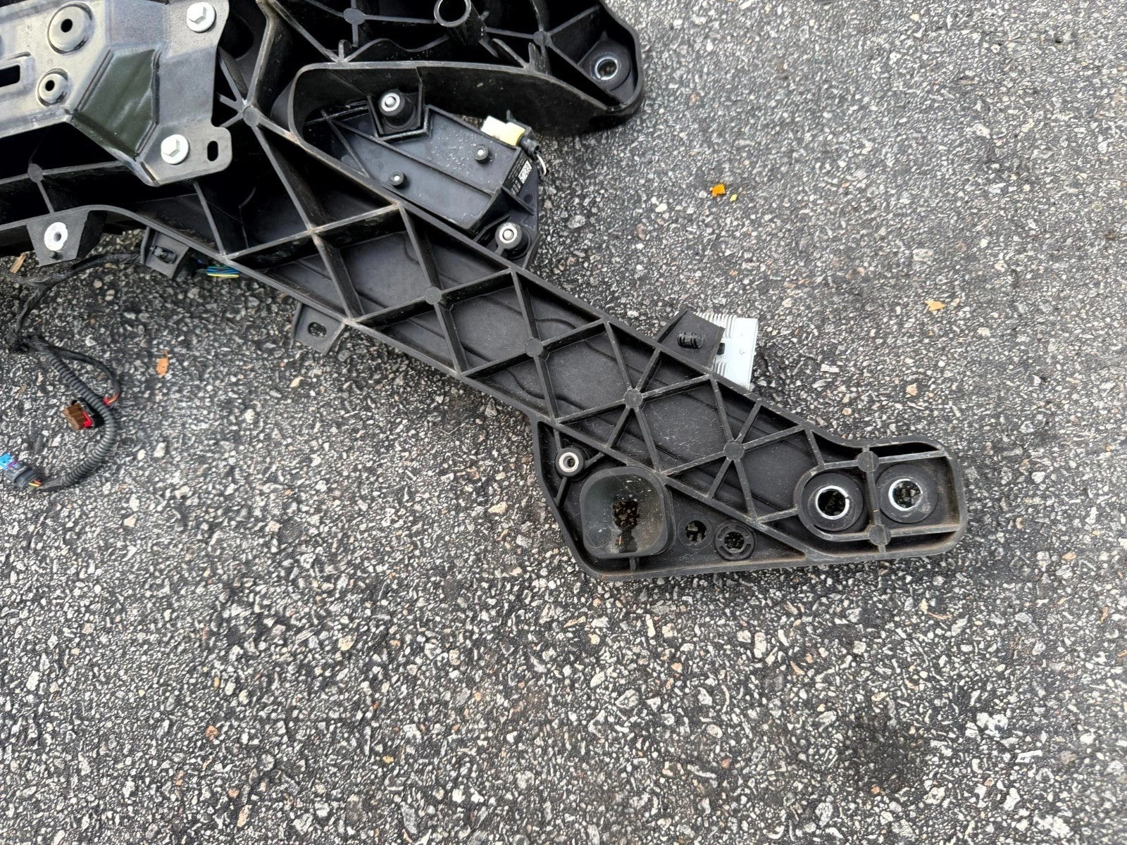 ♦️2017–2023 TESLA MODEL 3 FRONT RADIATOR CORE SUPPORT CARRIER OEM, 1118289-00-H