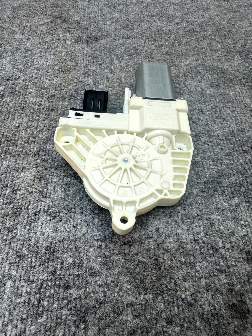 2020 - 2024 TESLA MODEL Y FRONT RIGHT WINDOW REGULATOR MOTOR OEM, 1526797-00-E