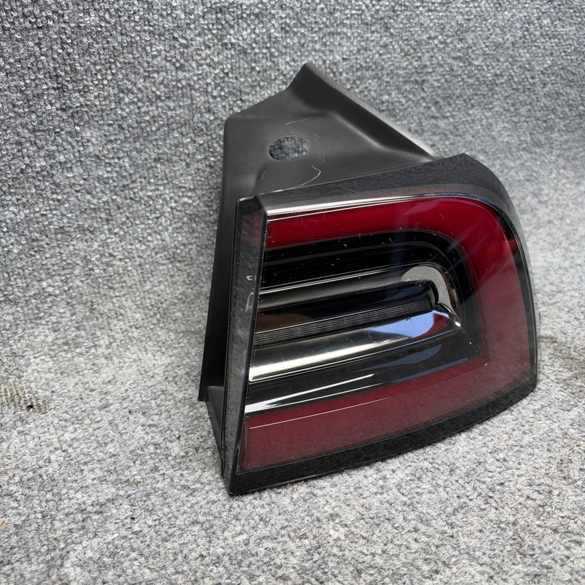 2017-2023 Tesla Model 3 Model Y RIGHT RH Tail Light 1077398-00 3-pins plug OEM