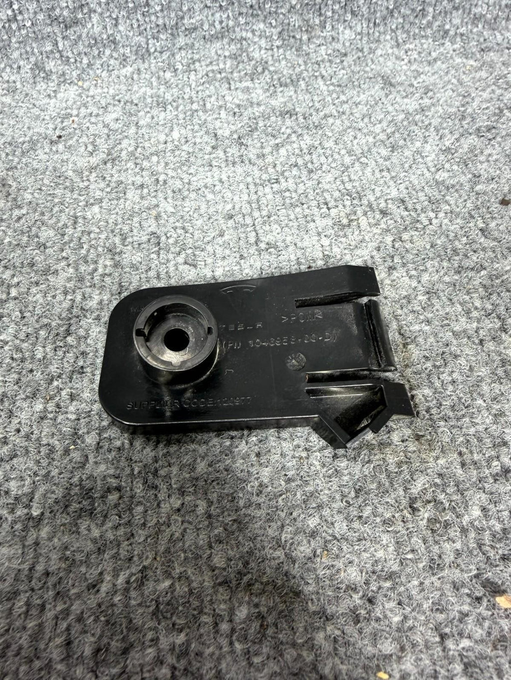 16-20 Tesla Model X Front Left Headlight Outer Support Bracket OEM, 1046958-00-D