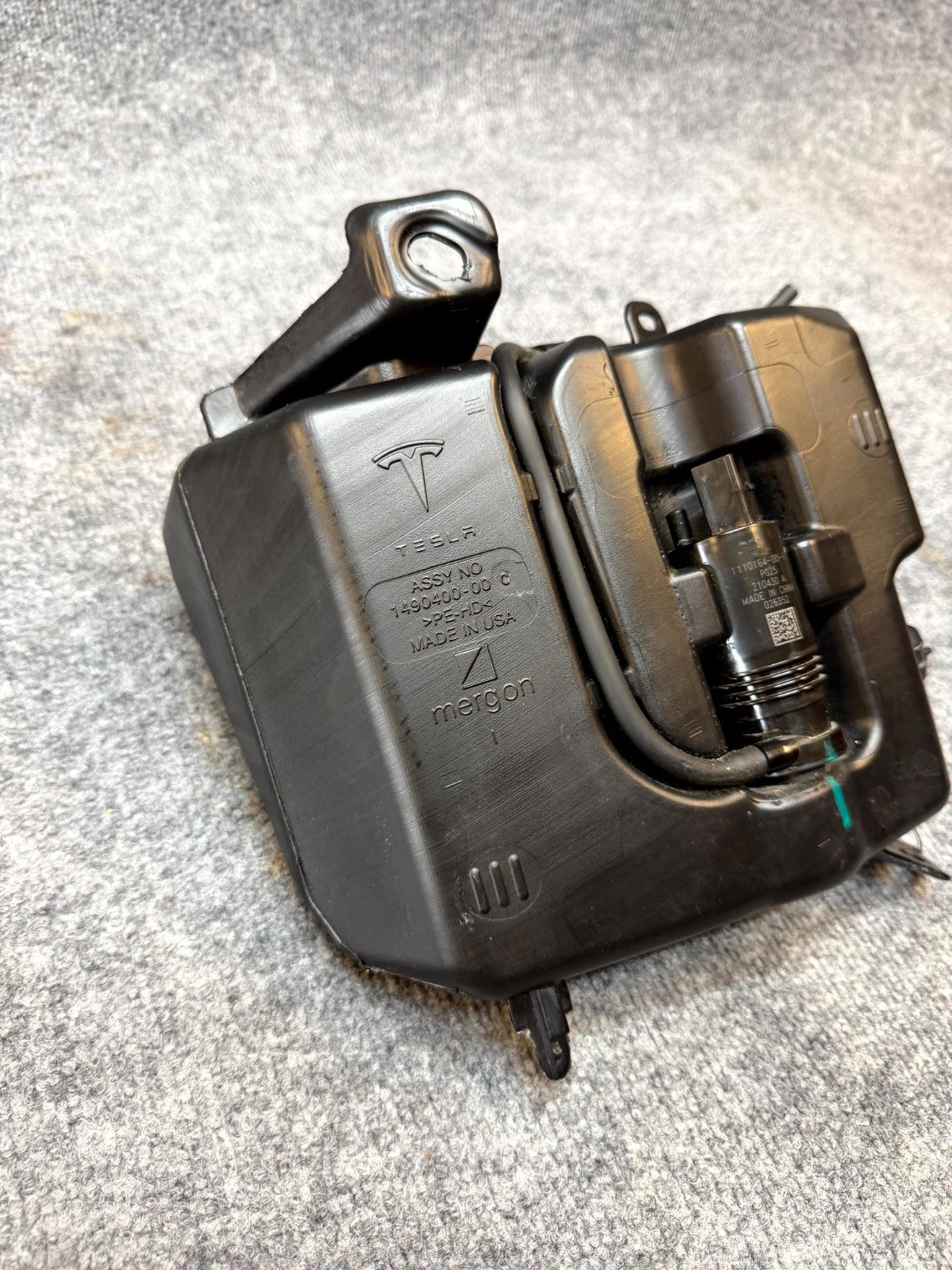 2020-2024 TESLA MODEL Y WINDSHIELD WASHER FLUID RESERVOIR TANK OEM, 1490400-00-C