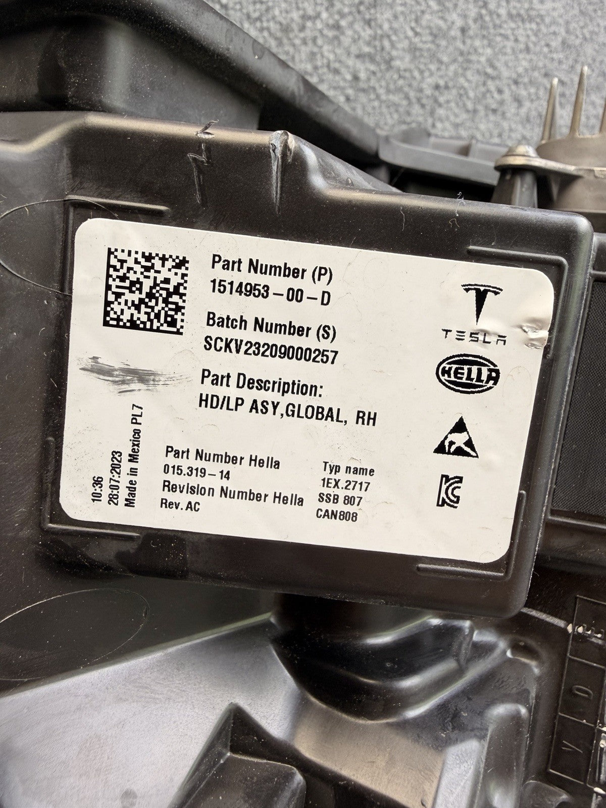 OEM 2021 - 2024 Tesla Model Y Right Passenger Matrix LED Headlight 1514953-00-D