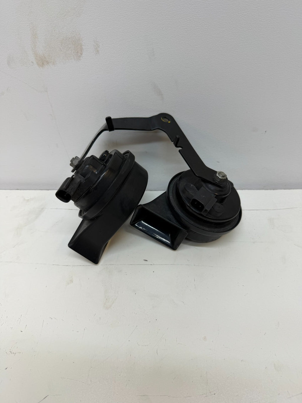 2020 - 2024 Tesla Y PAIR Low & High Pitch Horn 400 500 Hz w/Bracket Assy 000099