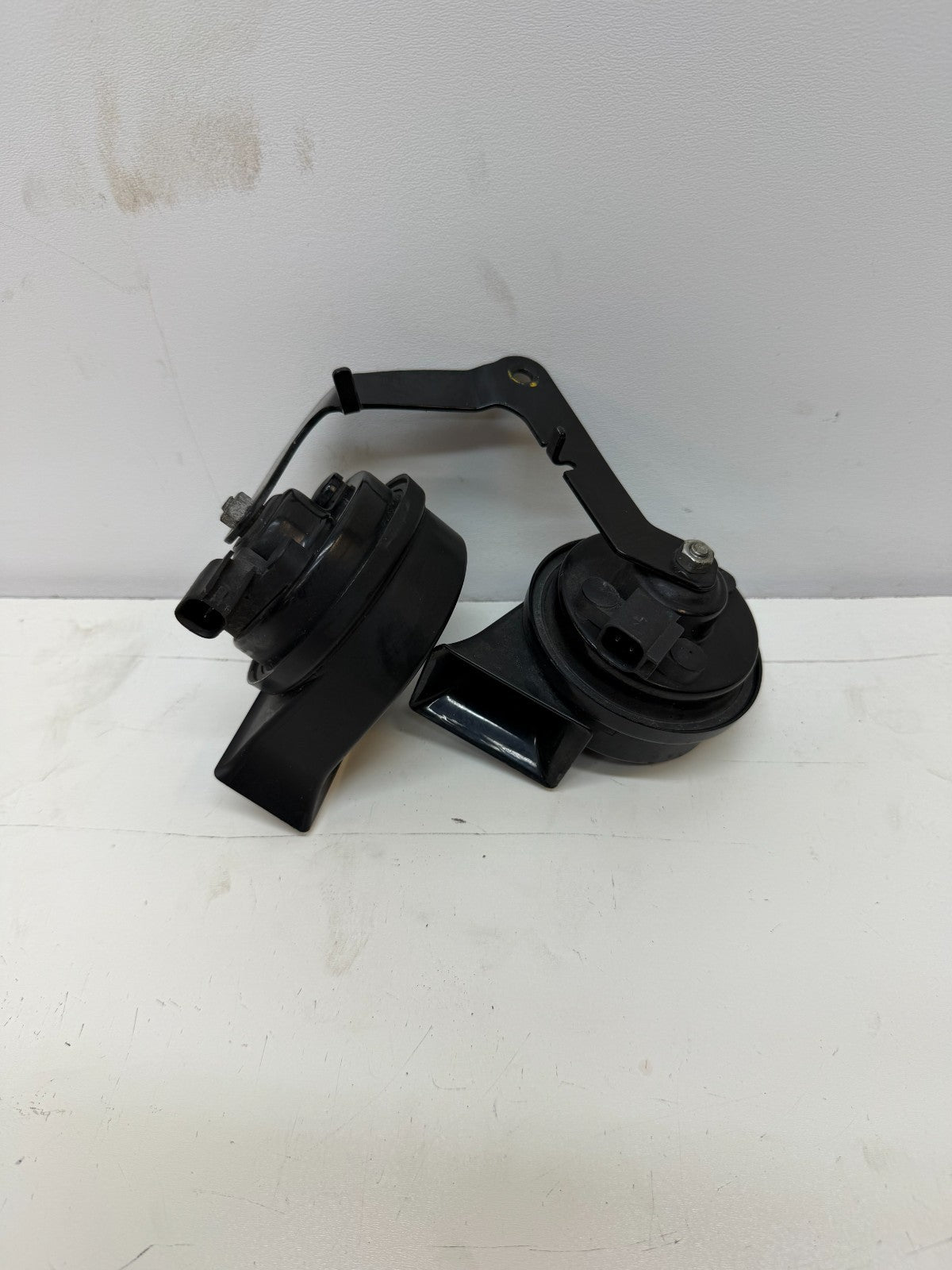 2020 - 2024 Tesla Y PAIR Low & High Pitch Horn 400 500 Hz w/Bracket Assy 000099