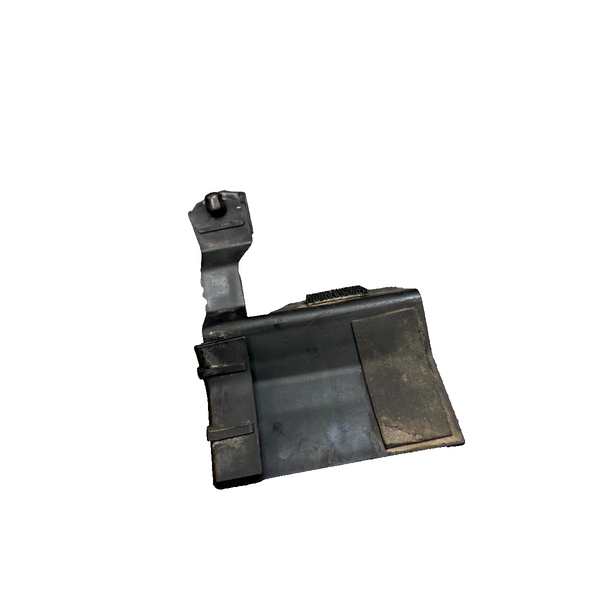 2020-2024 TESLA MODEL Y LEFT SIDE ROCKER PANEL BRACKET CLIP OEM, 1555376-00-C